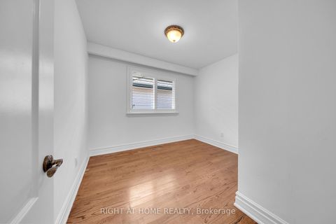 Photo 30 at 19 Wall Avenue, Pelmo Park W4, Toronto