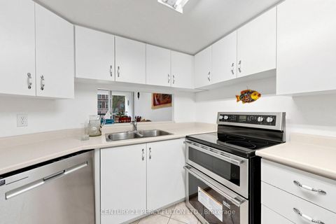 Photo 12 at 224 - 77 Maitland Place, North St. James Town, Toronto