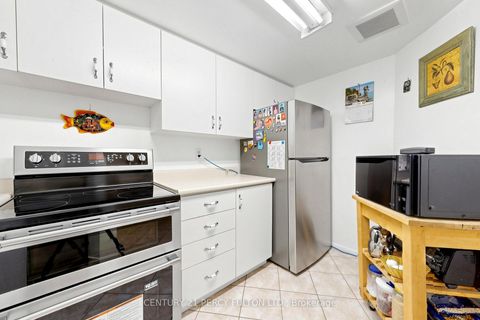 Photo 14 at 224 - 77 Maitland Place, North St. James Town, Toronto