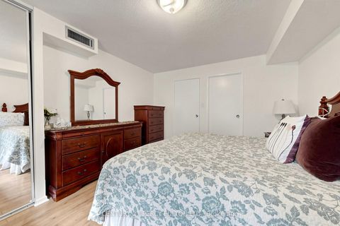 Photo 18 at 224 - 77 Maitland Place, North St. James Town, Toronto