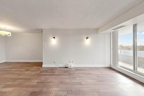 Photo 7 at 604 - 18 Hillcrest Avenue, Willowdale East, Toronto