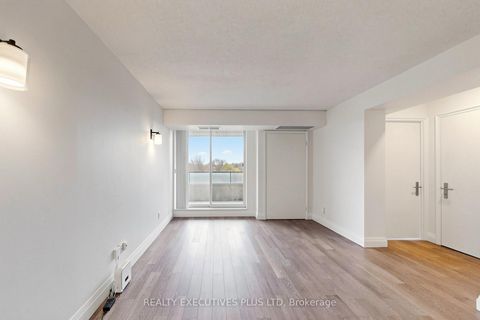 Photo 8 at 604 - 18 Hillcrest Avenue, Willowdale East, Toronto
