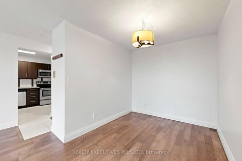 Photo 12 at 604 - 18 Hillcrest Avenue, Willowdale East, Toronto