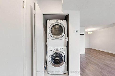 Photo 25 at 604 - 18 Hillcrest Avenue, Willowdale East, Toronto