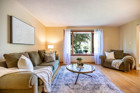 Photo 4 at 17 Gorsey Square, Malvern, Toronto