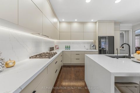 Photo 15 at 103 Sir Stevens Drive, Patterson, Vaughan