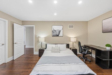 Photo 36 at 103 Sir Stevens Drive, Patterson, Vaughan