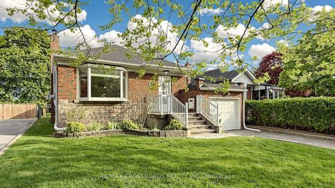Photo 3 at 63 Flora Drive, Dorset Park, Toronto