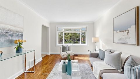 Photo 7 at 63 Flora Drive, Dorset Park, Toronto