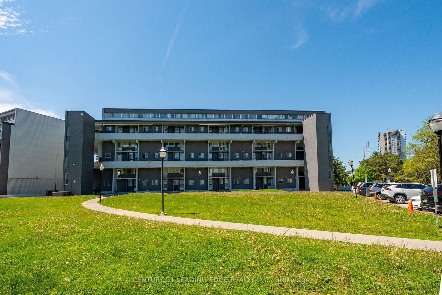 307 - 55 Sunny Glenway, Flemingdon Park, Toronto 