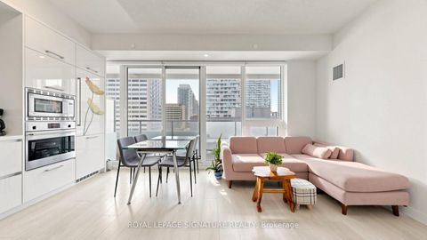Photo 9 at 1011 - 2221 Yonge Street, Mount Pleasant West, Toronto