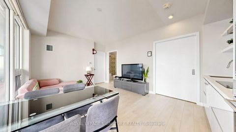 Photo 11 at 1011 - 2221 Yonge Street, Mount Pleasant West, Toronto
