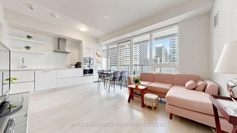 Photo 12 at 1011 - 2221 Yonge Street, Mount Pleasant West, Toronto
