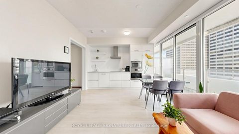 Photo 13 at 1011 - 2221 Yonge Street, Mount Pleasant West, Toronto