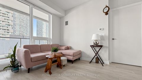 Photo 14 at 1011 - 2221 Yonge Street, Mount Pleasant West, Toronto