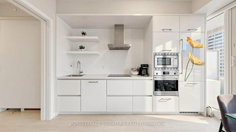 Photo 15 at 1011 - 2221 Yonge Street, Mount Pleasant West, Toronto