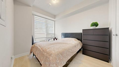 Photo 16 at 1011 - 2221 Yonge Street, Mount Pleasant West, Toronto
