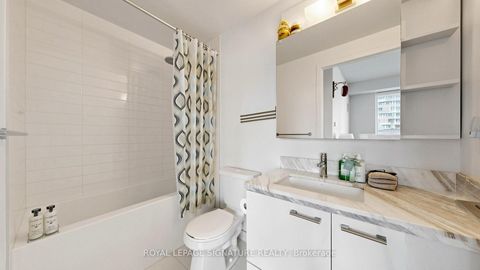 Photo 23 at 1011 - 2221 Yonge Street, Mount Pleasant West, Toronto