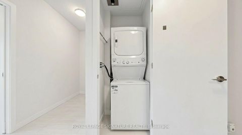 Photo 24 at 1011 - 2221 Yonge Street, Mount Pleasant West, Toronto