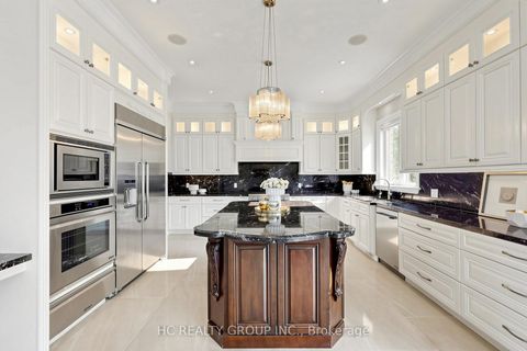 Photo 11 at 19 Michigan Drive, Newtonbrook East, Toronto