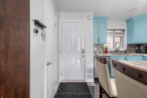 Photo 3 at 91 - 10 Rodda Boulevard, West Hill, Toronto