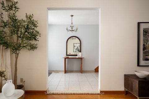 Photo 3 at 22 East Drive E, Smythe, Toronto
