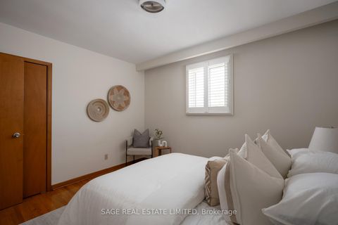 Photo 18 at 22 East Drive E, Smythe, Toronto