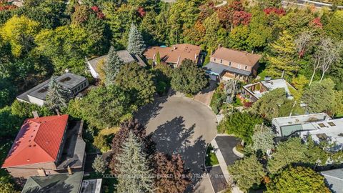 Photo 2 at 31 Janus Court, Hillcrest Village, Toronto
