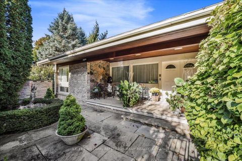 Photo 3 at 31 Janus Court, Hillcrest Village, Toronto
