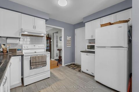 Photo 11 at 25 Cartwright Drive, Cundles East, Barrie