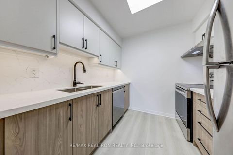 Photo 4 at 1608 - 18 Hillcrest Avenue, Willowdale East, Toronto