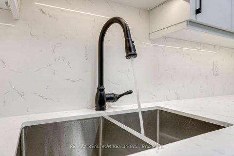Photo 8 at 1608 - 18 Hillcrest Avenue, Willowdale East, Toronto