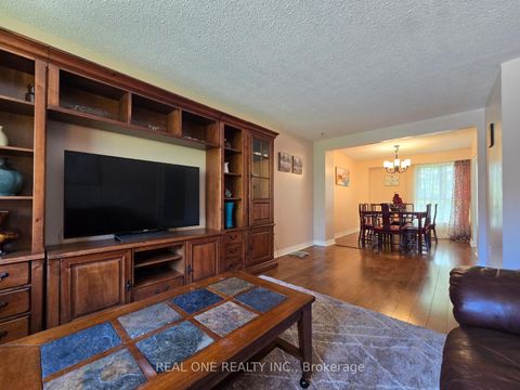 Photo 2 at 174 Rusty Crestway, Don Valley Village, Toronto
