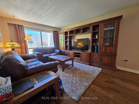 Photo 3 at 174 Rusty Crestway, Don Valley Village, Toronto