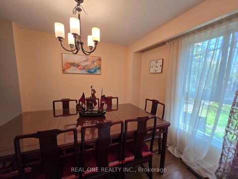 Photo 11 at 174 Rusty Crestway, Don Valley Village, Toronto