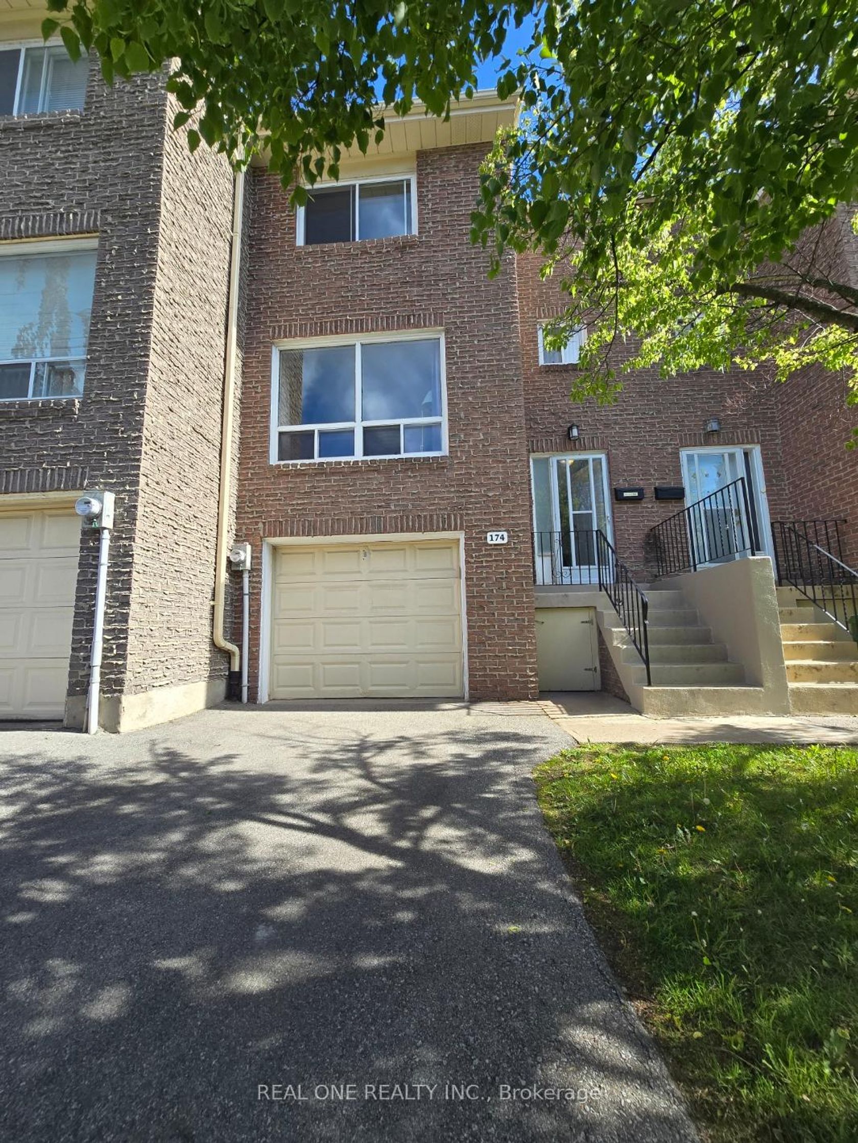 174 Rusty Crestway, Don Valley Village, Toronto photo number 2