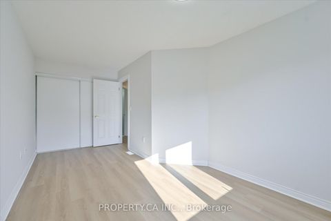 Photo 25 at 46 - 1051 On Bogart Circle, College Manor, Newmarket