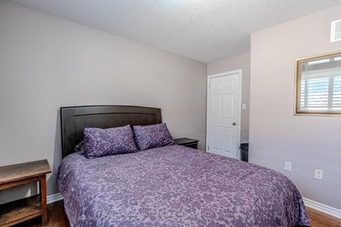 Photo 13 at 35 Benjamin Lane, Painswick South, Barrie