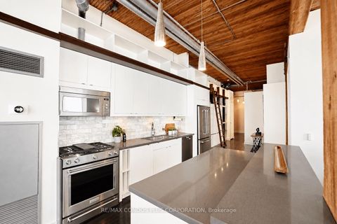 Photo 8 at 225 - 993 Queen Street W, Niagara, Toronto