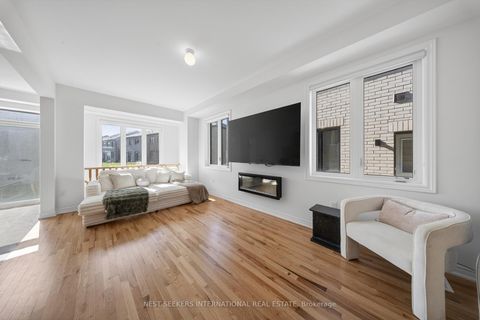 Photo 3 at 110 Hartington Street, Kleinburg, Vaughan