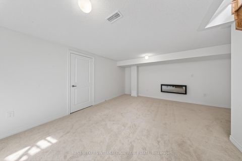 Photo 11 at 110 Hartington Street, Kleinburg, Vaughan
