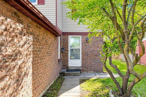 Photo 2 at 37 Treetops Court, Milliken, Toronto