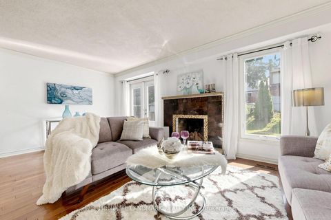 Photo 4 at 37 Treetops Court, Milliken, Toronto