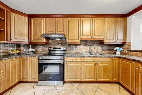 Photo 15 at 37 Treetops Court, Milliken, Toronto