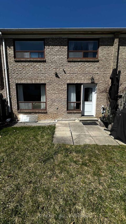 Photo 7 at 22-25 Gosford Blvd. Boulevard N, York University Heights, Toronto