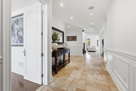 Photo 2 at 39 Amesbury Drive, Amesbury, Toronto
