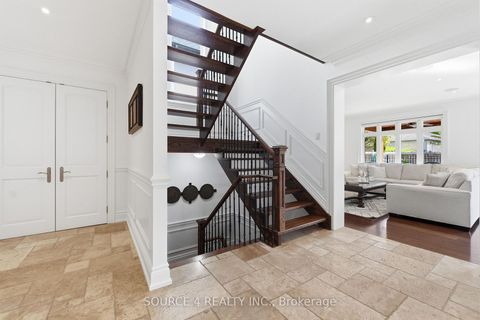 Photo 5 at 39 Amesbury Drive, Amesbury, Toronto