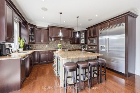 Photo 10 at 39 Amesbury Drive, Amesbury, Toronto