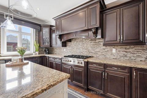 Photo 11 at 39 Amesbury Drive, Amesbury, Toronto