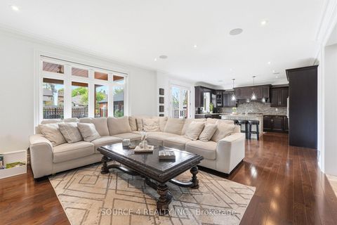 Photo 15 at 39 Amesbury Drive, Amesbury, Toronto